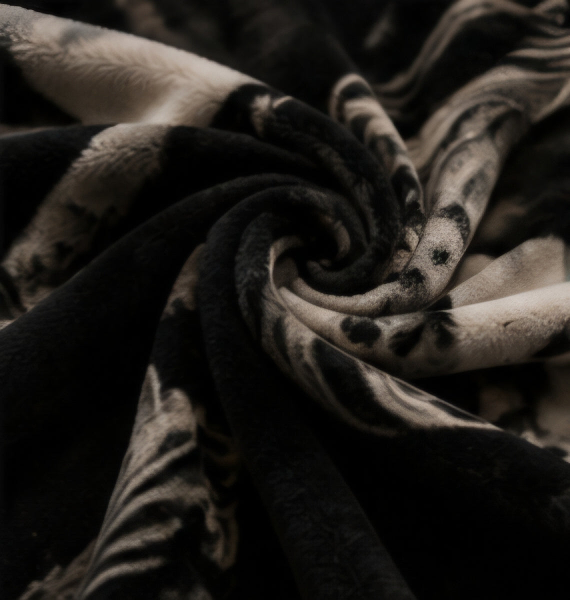 Turquoise Native-Inspired Woman Dreamcatcher Luxury Plush Blanket – Black Western Fantasy Bedding
